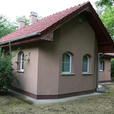 Kapolnai Nyaralohaz Holiday home Balatonoszod